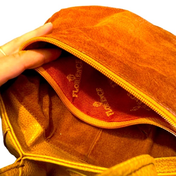 Tod’s brown camel colored leather handbag beautiful lining - Picture 8 of 12